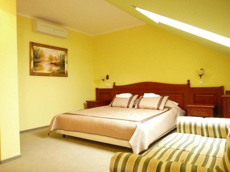 Zajazd Sokol Hotel Nienadówka Buitenkant foto